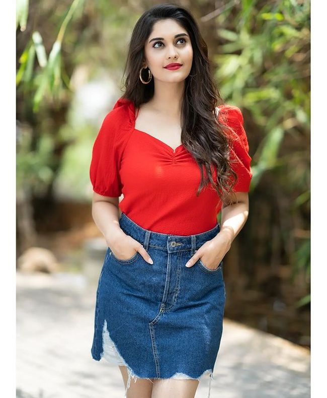 Gorgeous Looks Of Surbhi Puranik In Floral Outfit